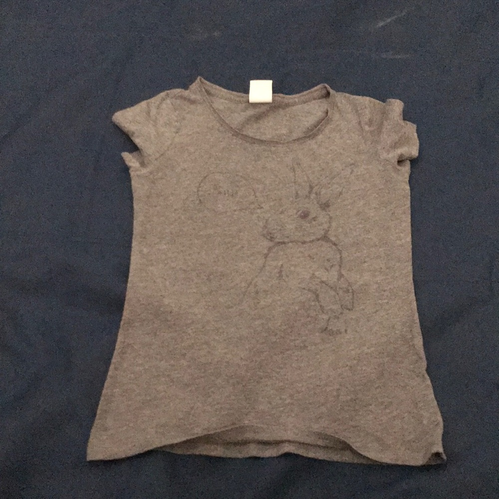 Bueatiful gray bunny t shirt